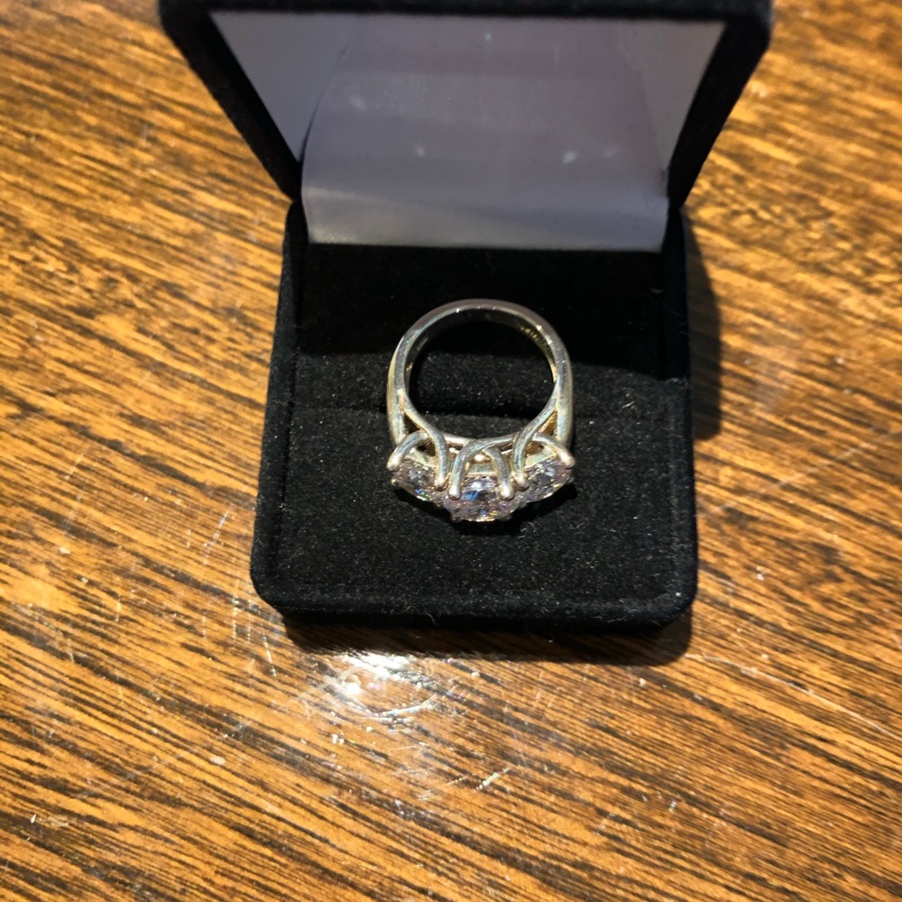 3 ct. CZ ring set in sterling silver - Picture 3 of 5